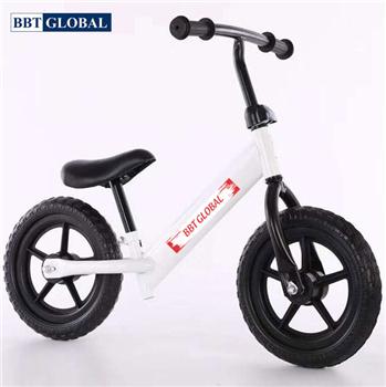 Xe thăng bằng cho bé BBT Global Q8 màu trắng