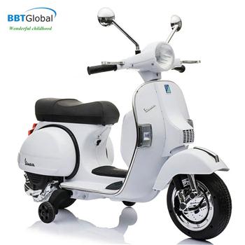 Xe máy điện trẻ em bản quyền Vespa PX150 màu trắng