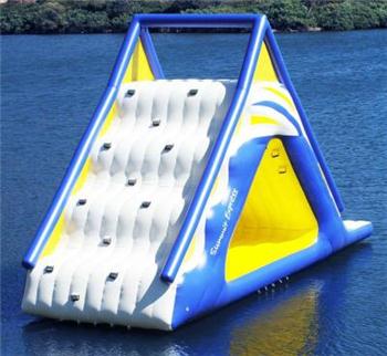 Trò chơi gameshow leo núi cầu trượt trên nước DHVC-2025