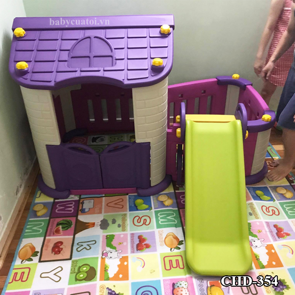 Mẫu cầu trượt kết hợp nhà chòi như 1 khu vui chơi mini trong nhà cho bé